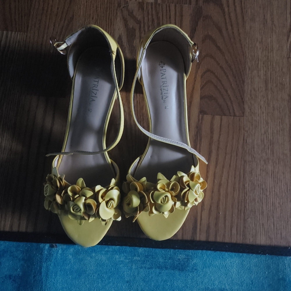 Yellow shoes